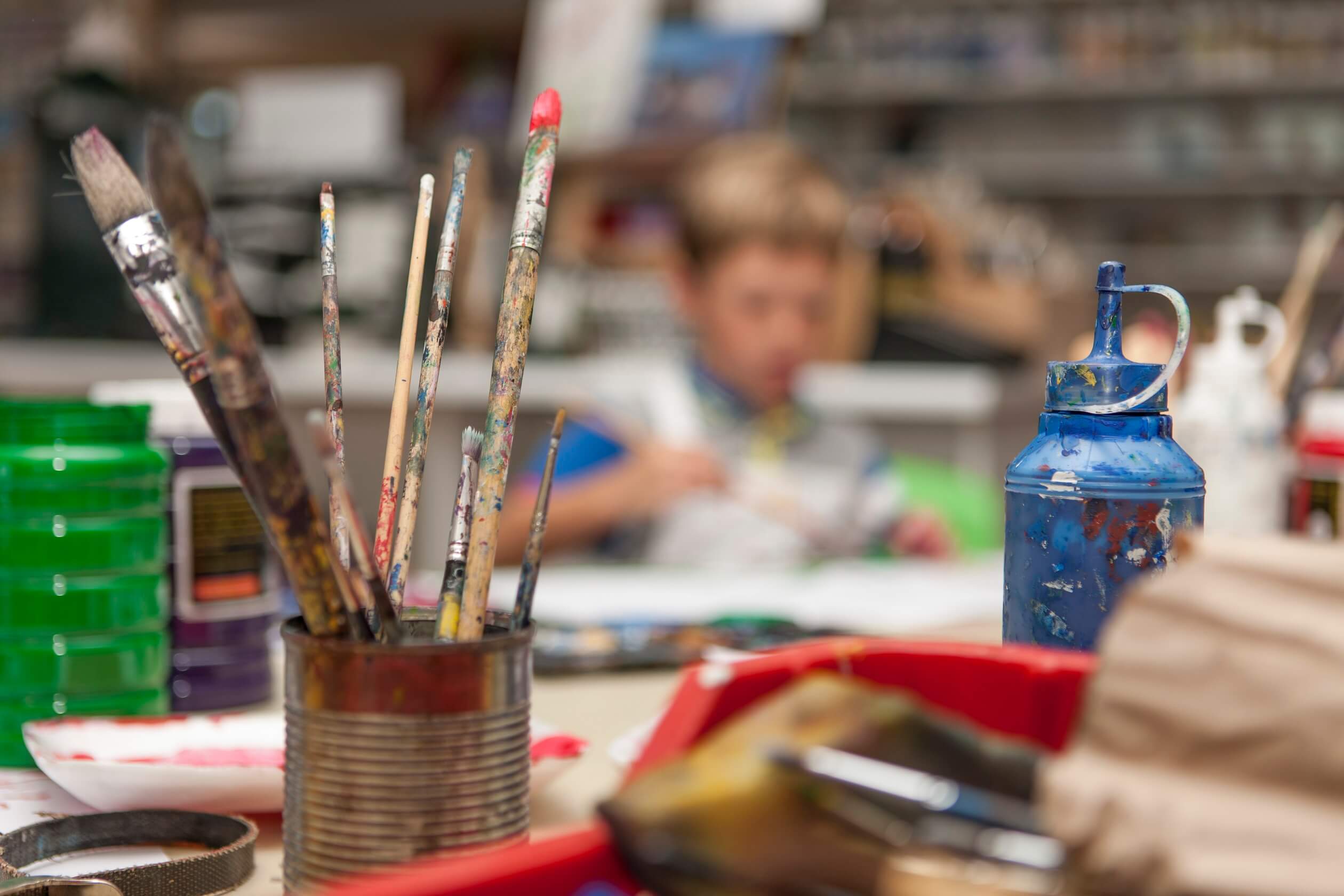 paint-brushes-standing-in-a-can-in-a-school-of-art-2022-12-16-22-05-34-utc.jpg